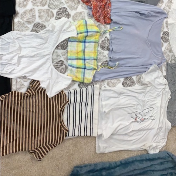 lots of clothes - Picture 1 of 1